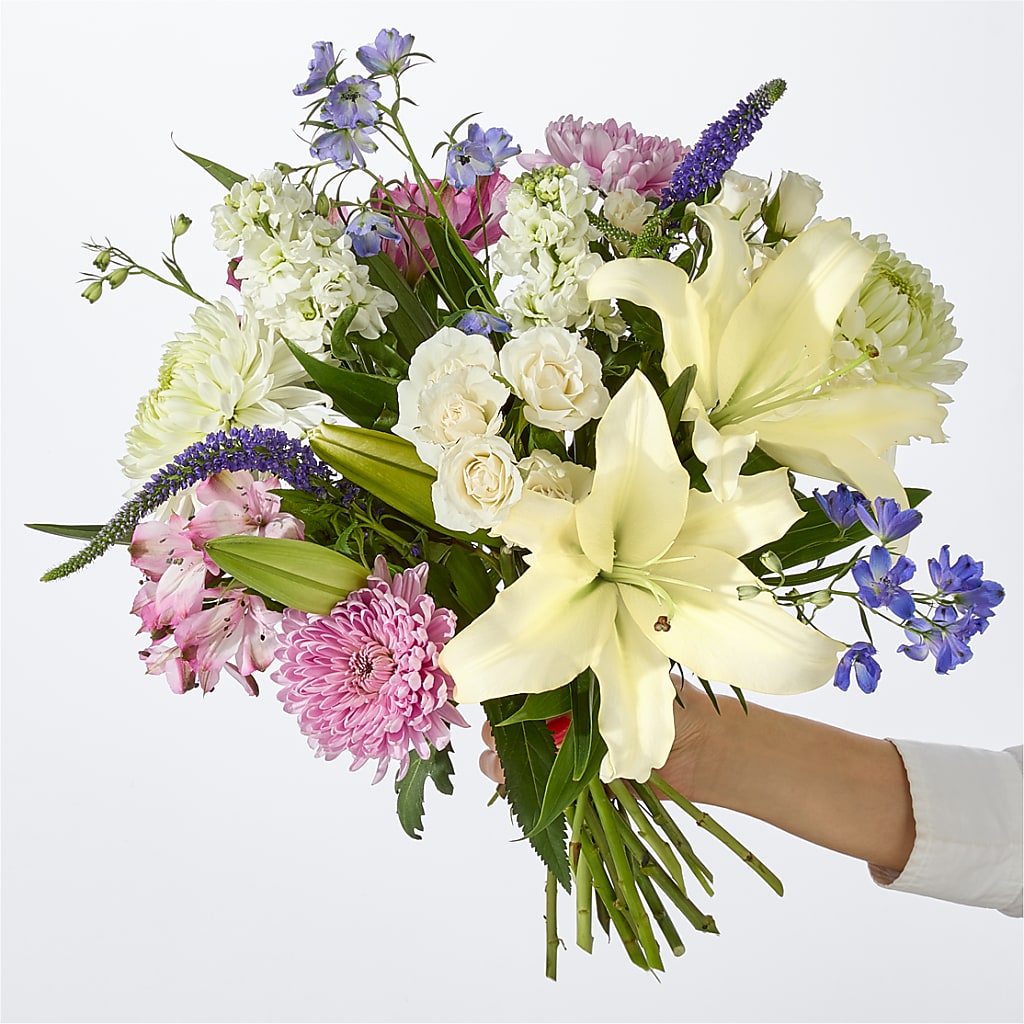 Winter Celebration Bouquet – BENNY'S FLOWERS, Norton VA