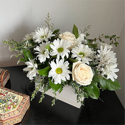 Fresh Linen Box Bouquet – BENNY'S FLOWERS, Norton VA
