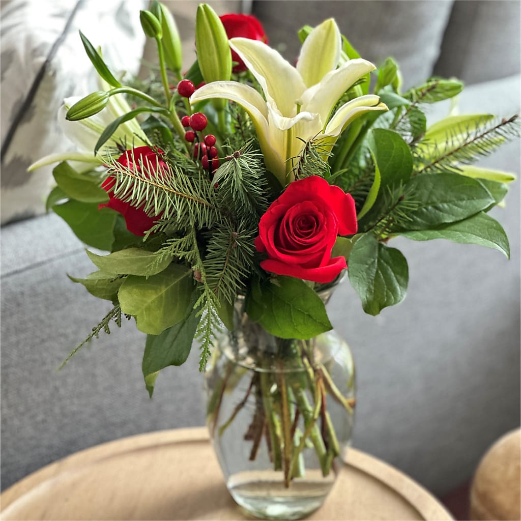 Sparkling Snowflakes Bouquet – BENNY'S FLOWERS, Norton VA