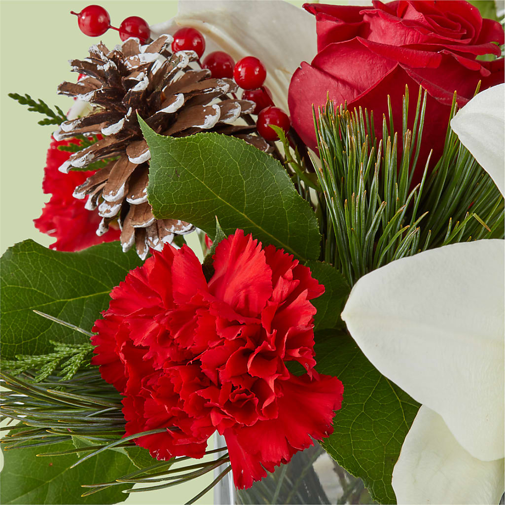 Glistening Icicles Bouquet – BENNY'S FLOWERS, Norton VA