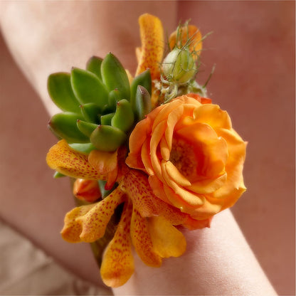 Irresistible Love Wrist Corsage – BENNY'S FLOWERS, Norton VA